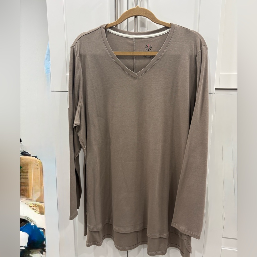 Isaac Mizrahi Pima Cotton V-Neck Top in Taupe